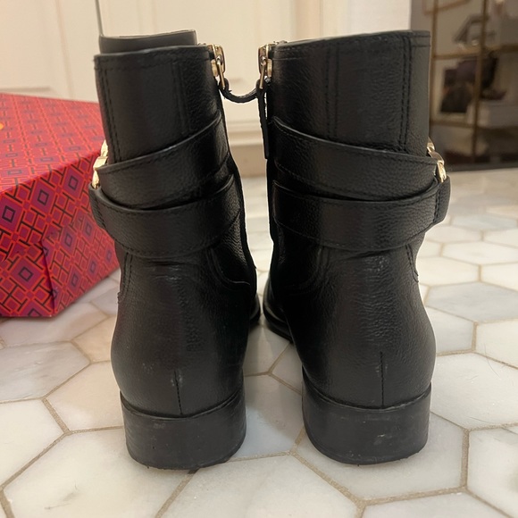 Tory Burch Gemini Link Black Pebble Leather Ankle Booties - Picture 6 of 7
